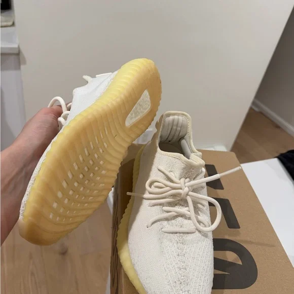 Yeezy Boost 350 V2 - Picture 3 of 4